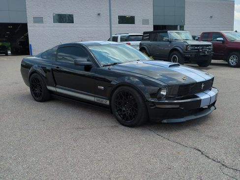 Used 2007 Ford Mustang GT RWD image 2