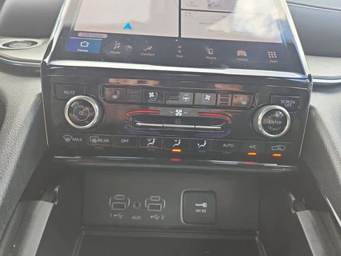 Used 2022 Jeep Grand Cherokee Overland w/ Luxury Tech Group IV AWD/4WD image 28