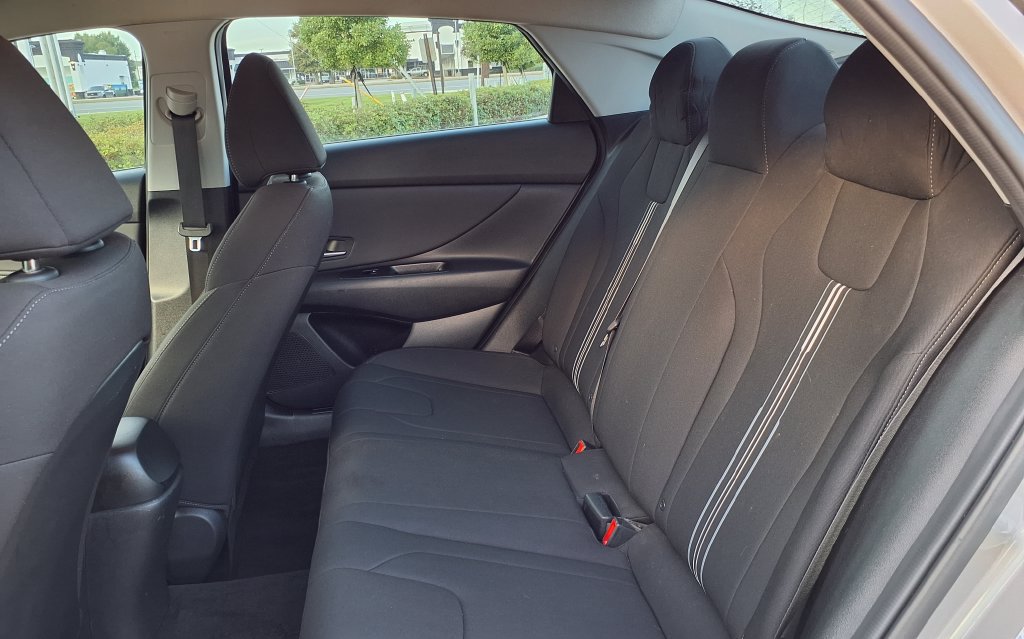 Used 2023 Hyundai Elantra SEL w/ Convenience Package FWD image 13