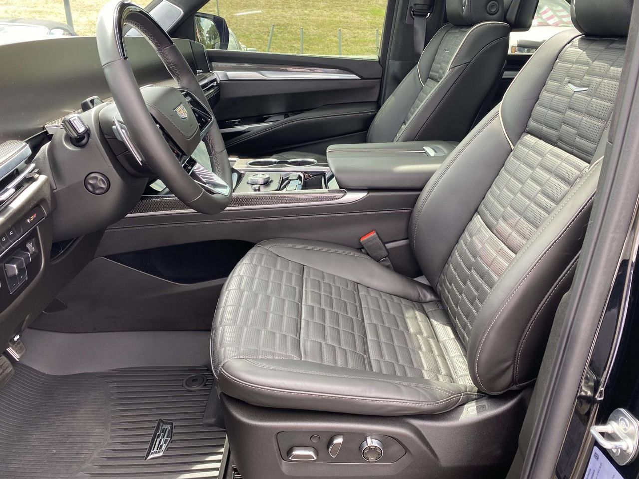 Used 2025 Cadillac Escalade V w/ LPO, ONYX Package AWD/4WD image 16
