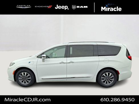 Certified 2021 Chrysler Pacifica Limited image 7