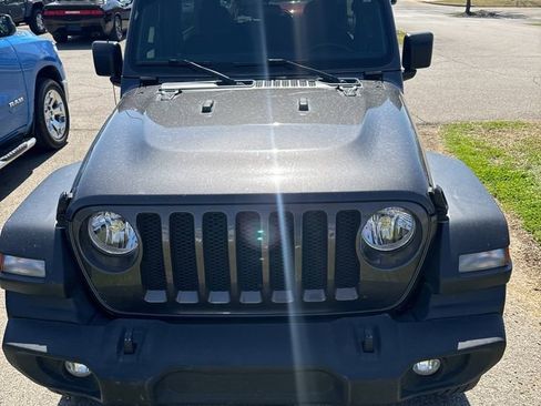 Used 2022 Jeep Wrangler Unlimited Sport S image 2