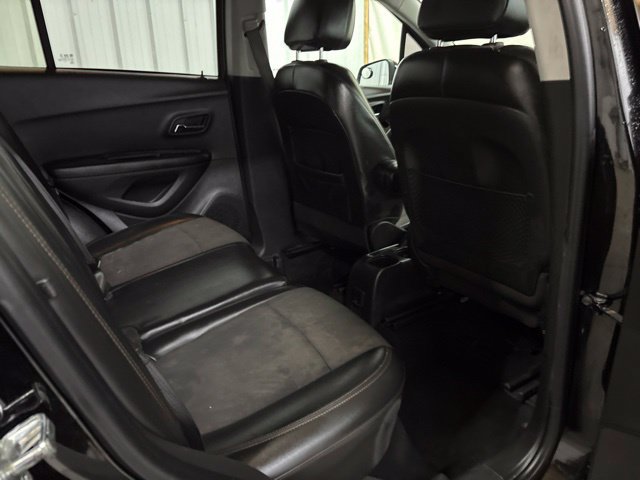 Used 2021 Chevrolet Trax LT w/ Midnight Edition FWD image 12