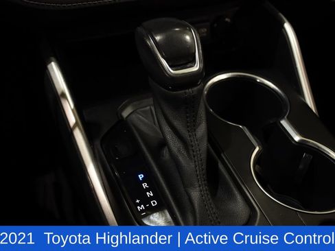Used 2021 Toyota Highlander XSE image 22