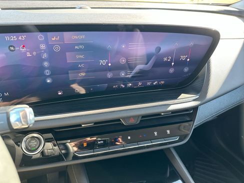 Used 2024 Buick Envision Preferred image 18