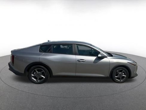 Used 2025 Kia K4 LXS image 16