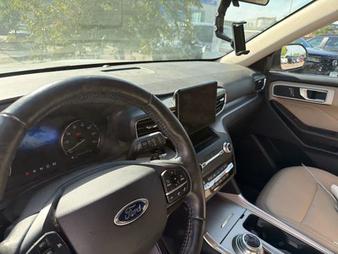 Used 2020 Ford Explorer XLT w/ Equipment Group 202A AWD/4WD image 7