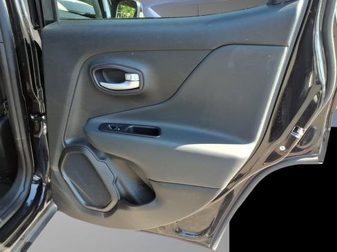 Used 2023 Jeep Renegade Latitude AWD/4WD image 14
