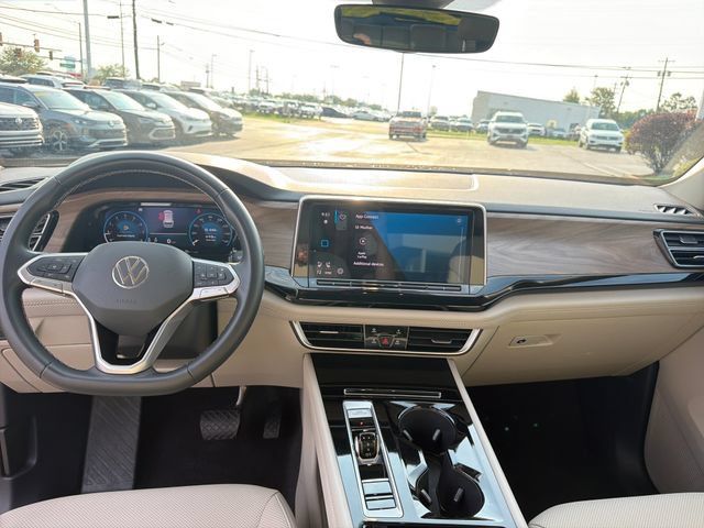 Certified 2024 Volkswagen Atlas SE w/ Panoramic Sunroof Package AWD/4WD image 14