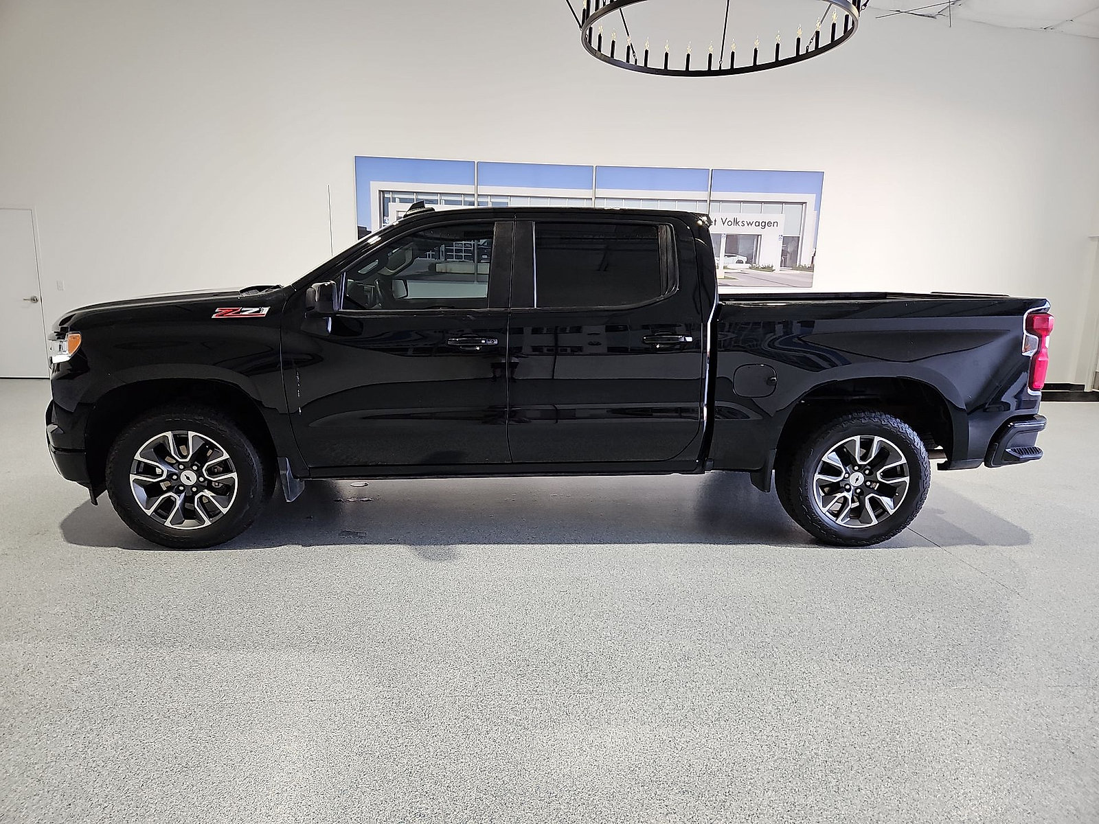 Used 2023 Chevrolet Silverado 1500 RST w/ Z71 Off-Road Package AWD/4WD image 5