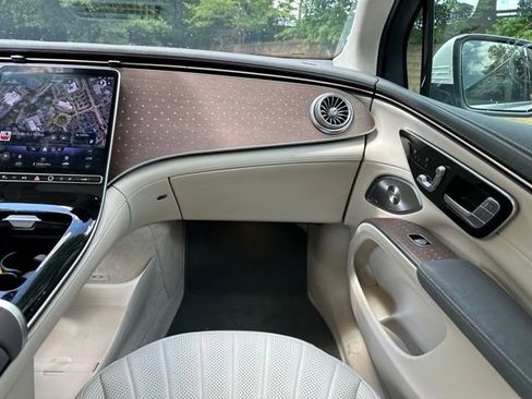 Certified 2023 Mercedes-Benz EQS 450+ SUV image 17