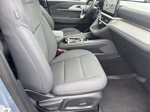 Used 2025 Ford Explorer Active AWD/4WD image 13