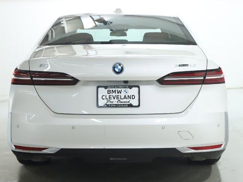 Used 2025 BMW i5 xDrive40 w/ Premium Package image 43