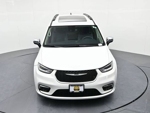 Used 2023 Chrysler Pacifica Limited image 18