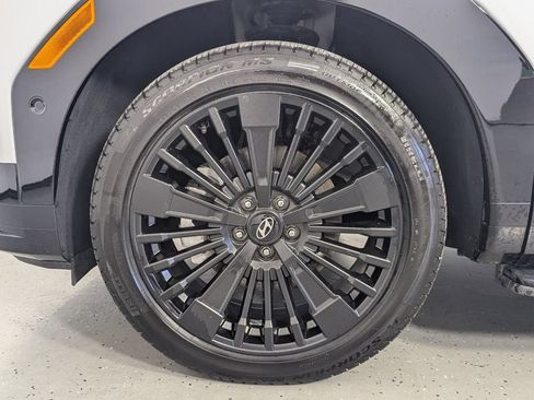Certified 2025 Hyundai Santa Fe Calligraphy FWD image 9