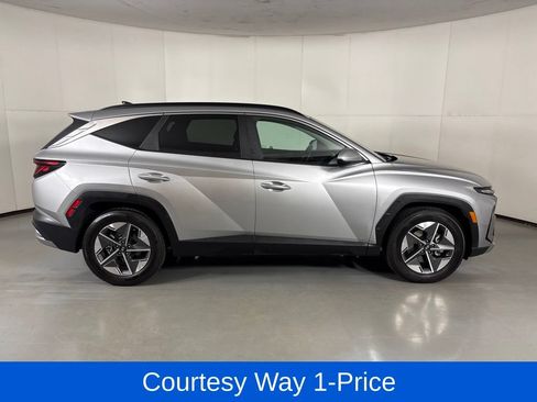 Used 2025 Hyundai Tucson SEL FWD image 12