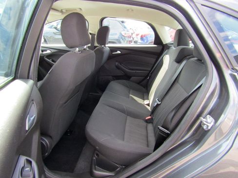 Used 2016 Ford Focus SE FWD image 19