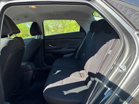 Certified 2026 Hyundai Elantra SE FWD image 10