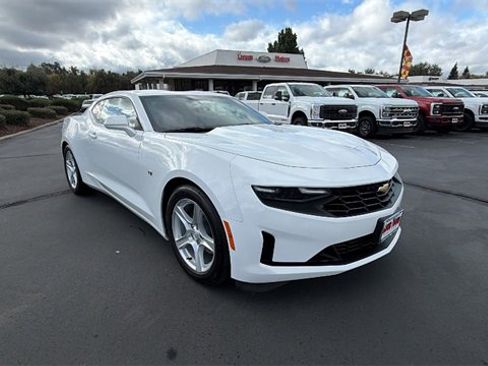 Used 2024 Chevrolet Camaro LT w/ Technology Package image 2