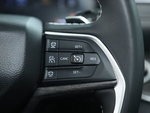 Used 2023 Jeep Grand Cherokee L Limited AWD/4WD image 24
