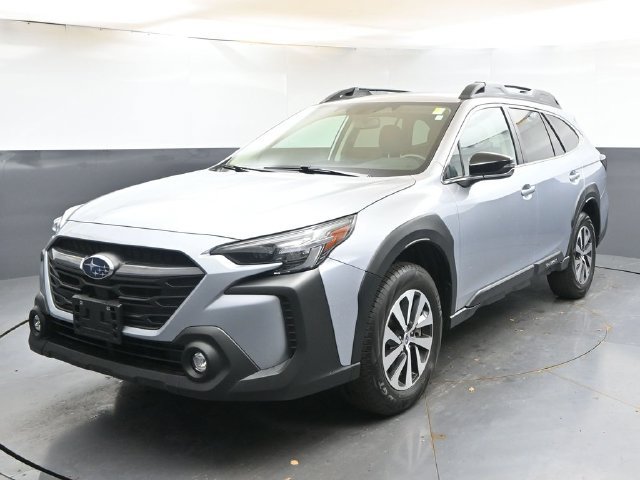 Used 2025 Subaru Outback Premium AWD/4WD image 1