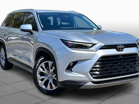 Used 2024 Toyota Grand Highlander Limited image 3