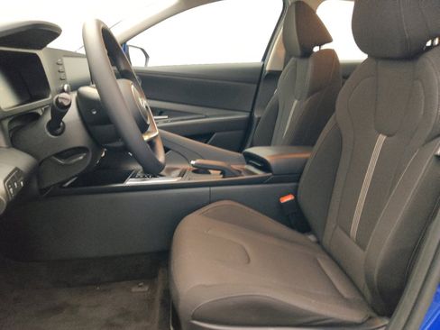 Used 2025 Hyundai Elantra SE FWD image 17