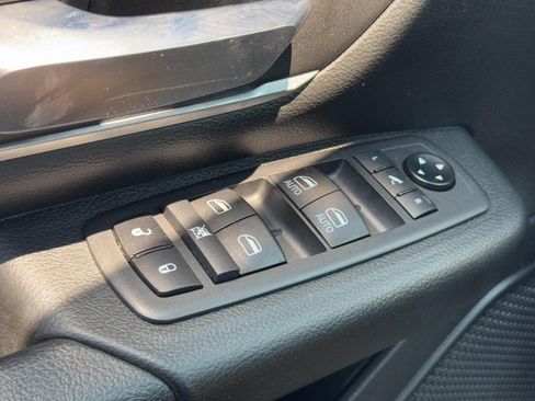 Used 2021 RAM 1500 4x4 Crew Cab image 24