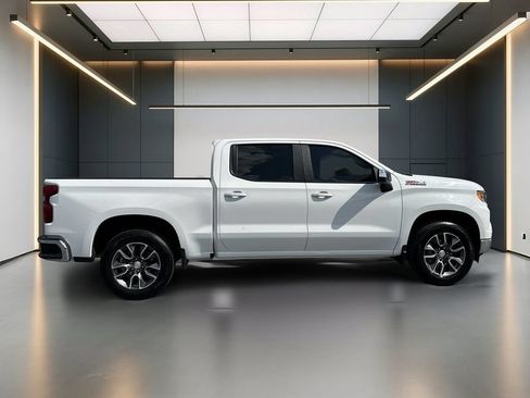 Used 2022 Chevrolet Silverado 1500 LT AWD/4WD image 7