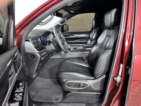 Used 2024 Jeep Wagoneer 4WD w/ Convenience Group I image 20