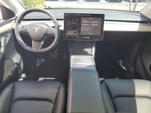 Used 2024 Tesla Model Y Long Range AWD/4WD image 14
