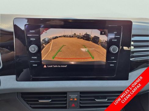 Used 2025 Volkswagen Jetta SE w/ Sunroof Package FWD image 16