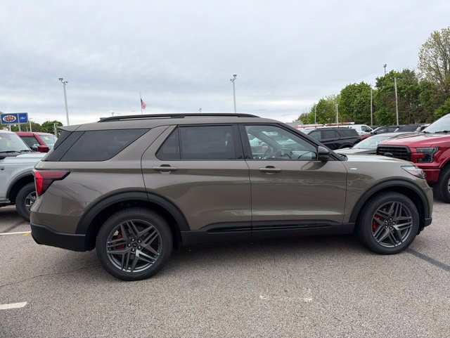 New 2026 Ford Explorer ST-Line w/ ST-Line Street Pack AWD/4WD image 3