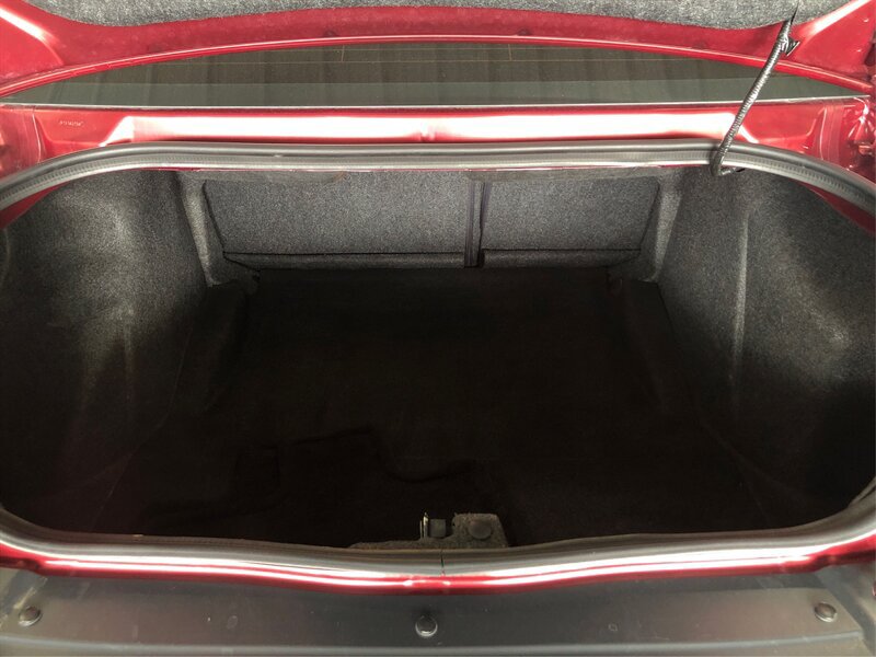 Used 2018 Dodge Challenger SXT RWD image 12