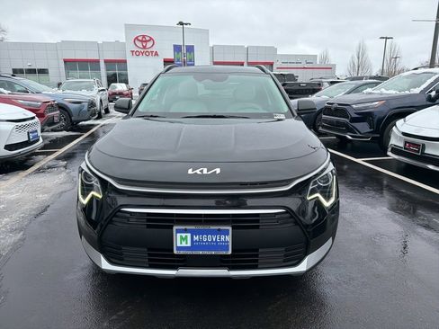 Used 2023 Kia Niro EX image 2