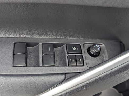 Used 2023 Toyota Corolla Cross XLE w/ Convenience Package image 20