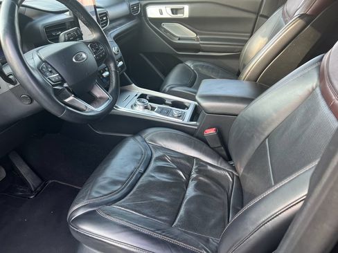 Used 2020 Ford Explorer Platinum w/ Premium Technology Package AWD/4WD image 11