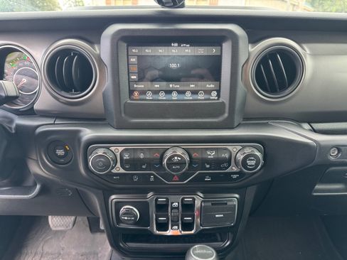 Used 2022 Jeep Gladiator Sport AWD/4WD image 13