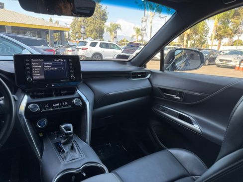 Used 2022 Toyota Venza XLE AWD/4WD image 17
