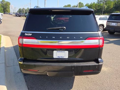 Used 2019 Lincoln Navigator Reserve AWD/4WD image 11