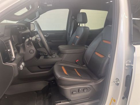 Used 2025 GMC Sierra 1500 AT4 w/ AT4 Premium Package AWD/4WD image 14