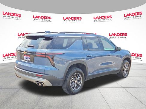 Used 2025 Chevrolet Traverse LT AWD/4WD image 3