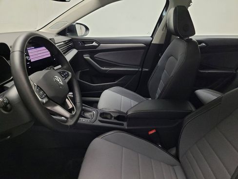 Used 2025 Volkswagen Jetta SE image 17