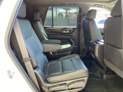 Used 2021 Chevrolet Tahoe Z71 w/ Luxury Package AWD/4WD image 17