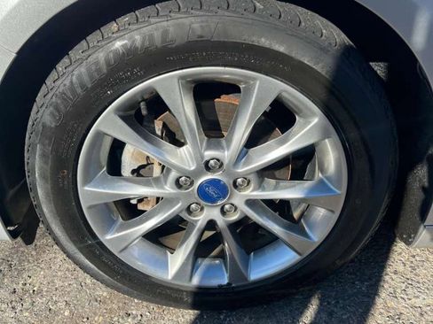 Used 2017 Ford Fusion SE w/ Fusion SE Technology Package image 27