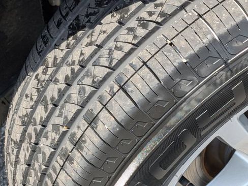 Used 2023 Ford Explorer XLT w/ Equipment Group 202A AWD/4WD image 11