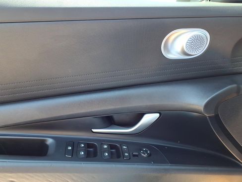 Used 2024 Hyundai Elantra SEL image 16