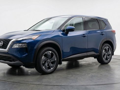Used 2025 Nissan Rogue SV AWD/4WD image 3