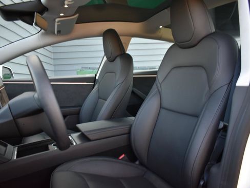Used 2025 Tesla Model 3 Long Range AWD/4WD image 16