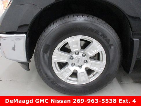 Used 2017 Nissan Titan SV image 12